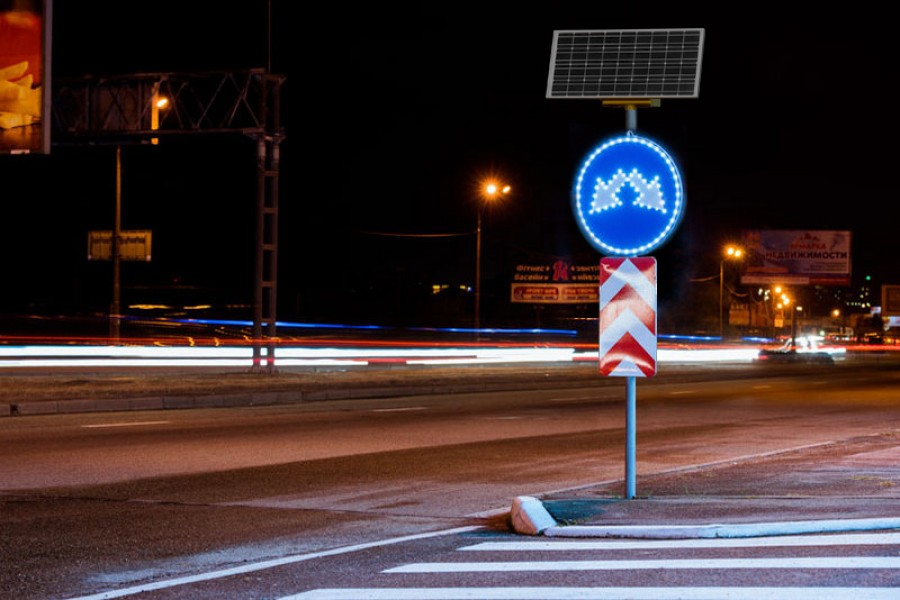 Дорожные знаки с внутренней подсветкой